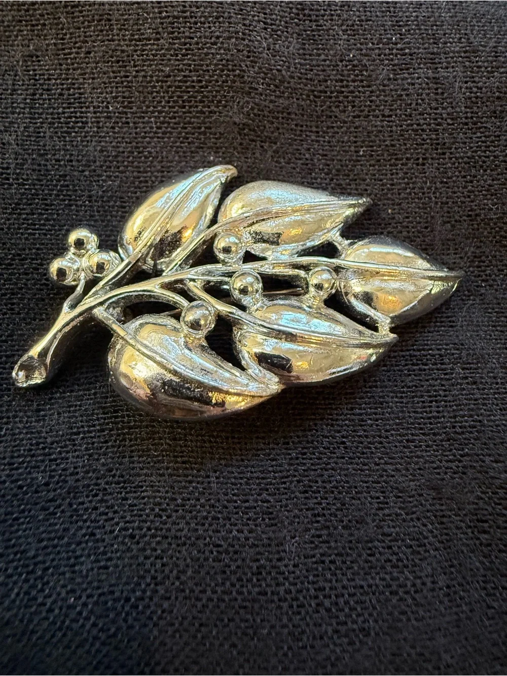 Sarah Coventry Silver Tone Leaf and Berry Brooch